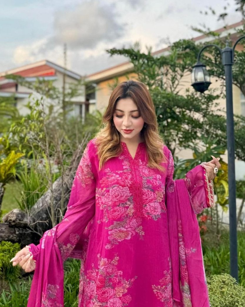 Elegant White Gold Georgette Three Piece