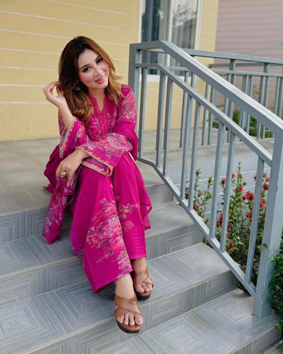 Elegant White Gold Georgette Three Piece