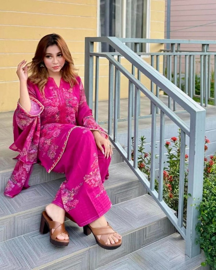 Elegant White Gold Georgette Three Piece